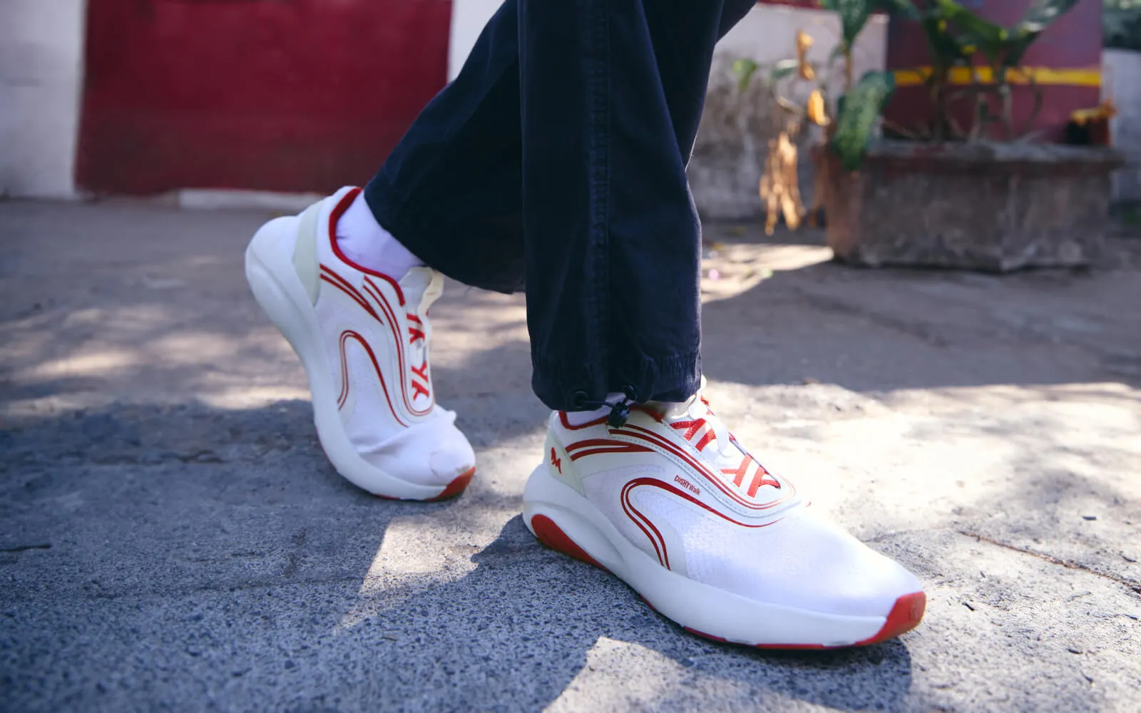 Begin Walk - Unwind : White-Red