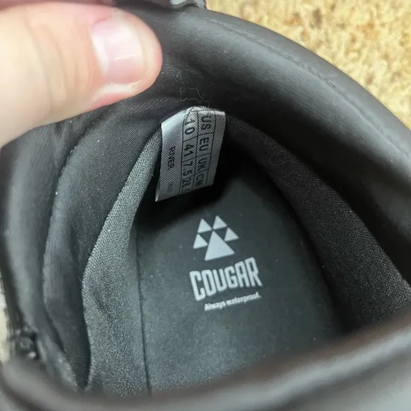 Cougar River Nylon Waterproof Sneaker in a Taupe/Grey Size 10