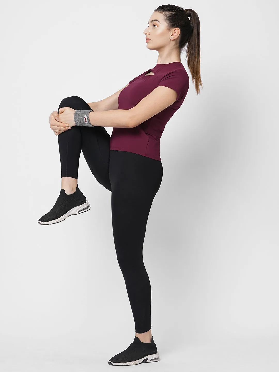 Fitkin women maroon front key hole short sleeve tshirt
