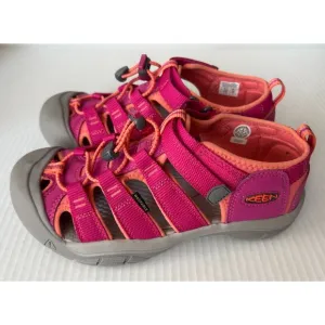 Keen Big Kid Girls Newport H2 Closed Very Berry Fusion Coral Sandal Shoes 5
