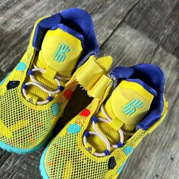 Nike Kyrie 7 1 World 1 World People Yellow, Size 7C