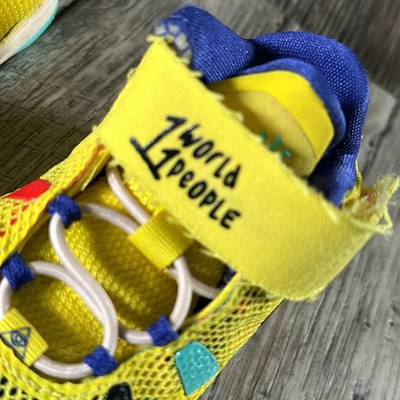 Nike Kyrie 7 1 World 1 World People Yellow, Size 7C