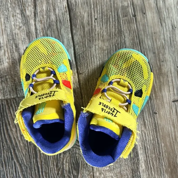 Nike Kyrie 7 1 World 1 World People Yellow, Size 7C