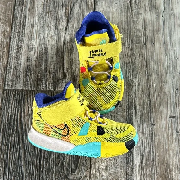 Nike Kyrie 7 1 World 1 World People Yellow, Size 7C