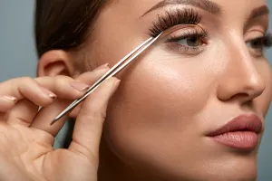 SERVICE-FREE MINK LASH APPLICATION WITH LASH PURCHASE