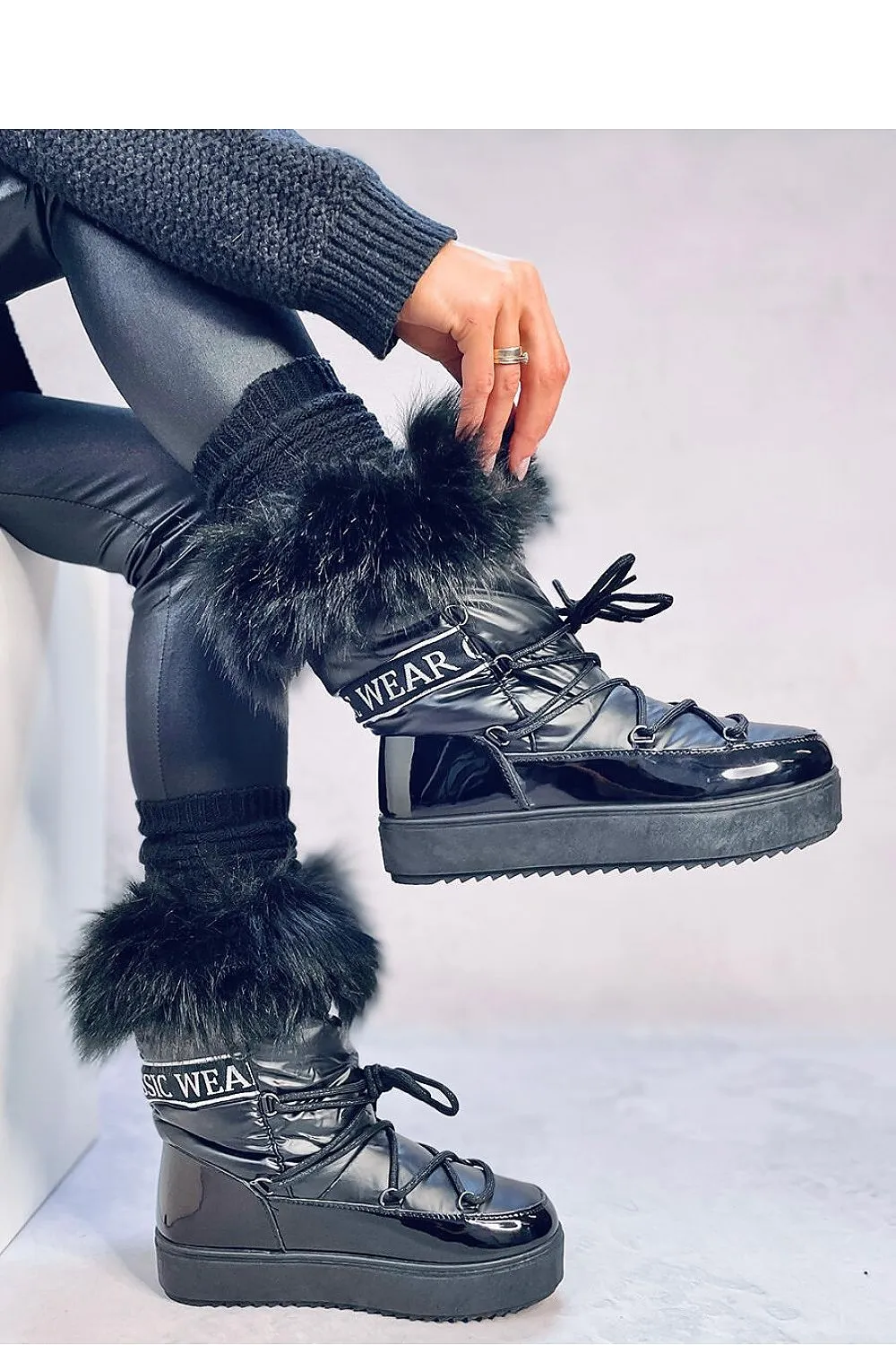Snow boots