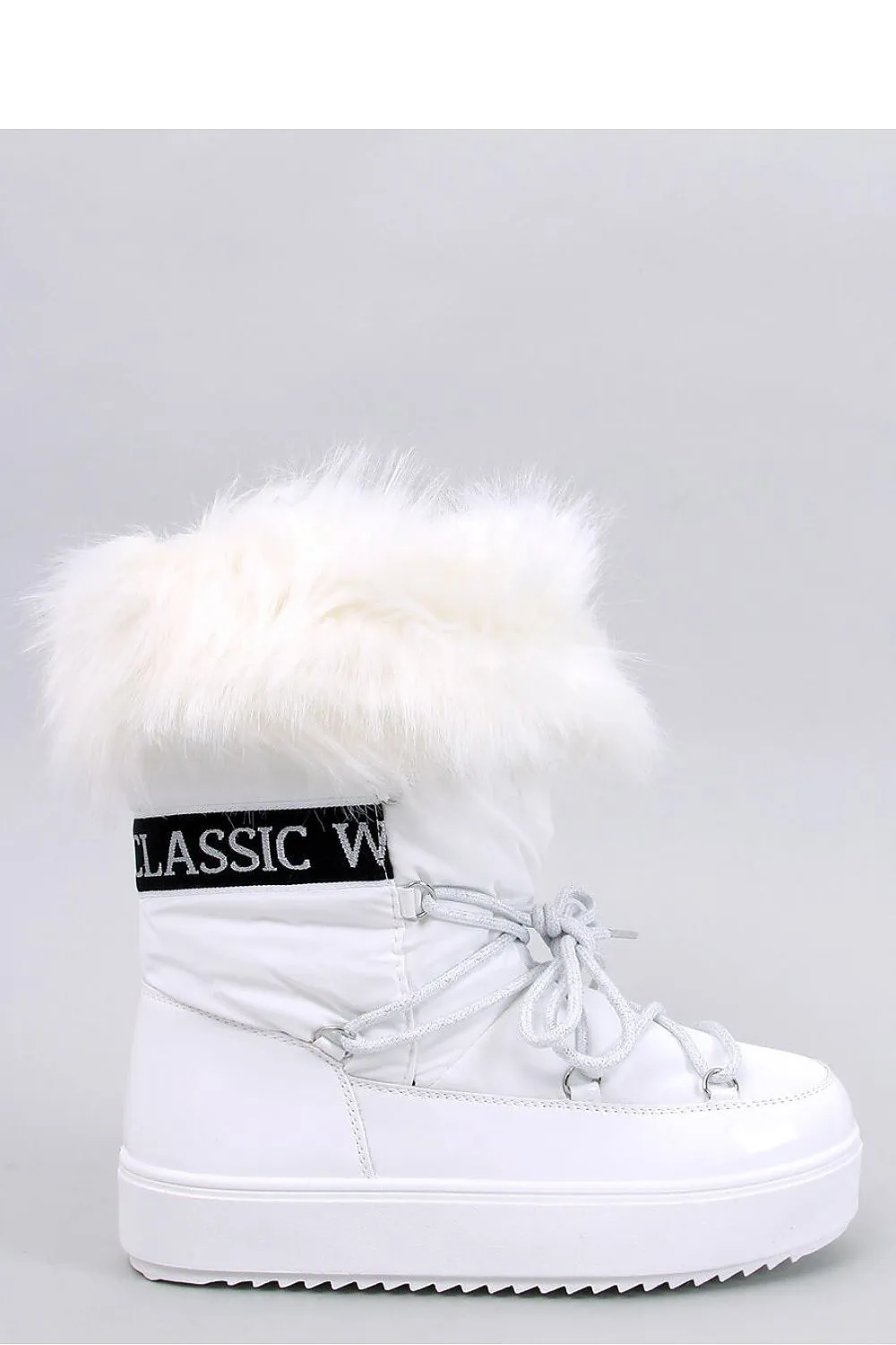 Snow boots