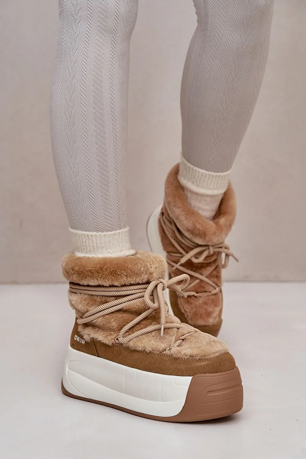 Snow boots