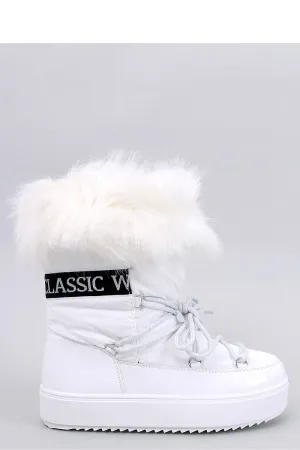 Snow boots