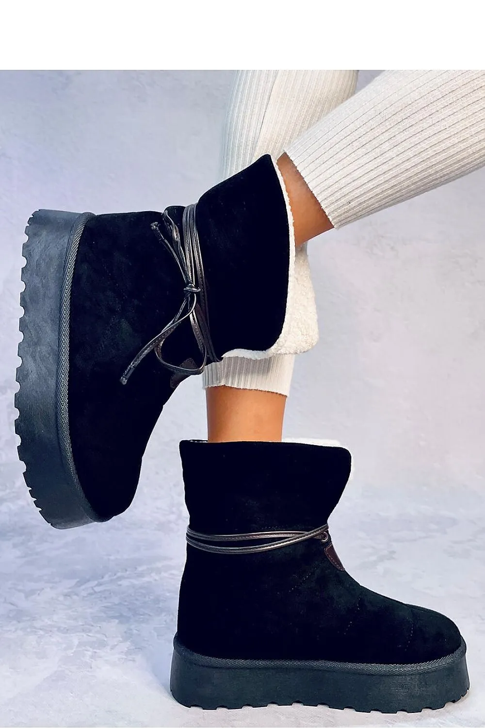 Snow boots