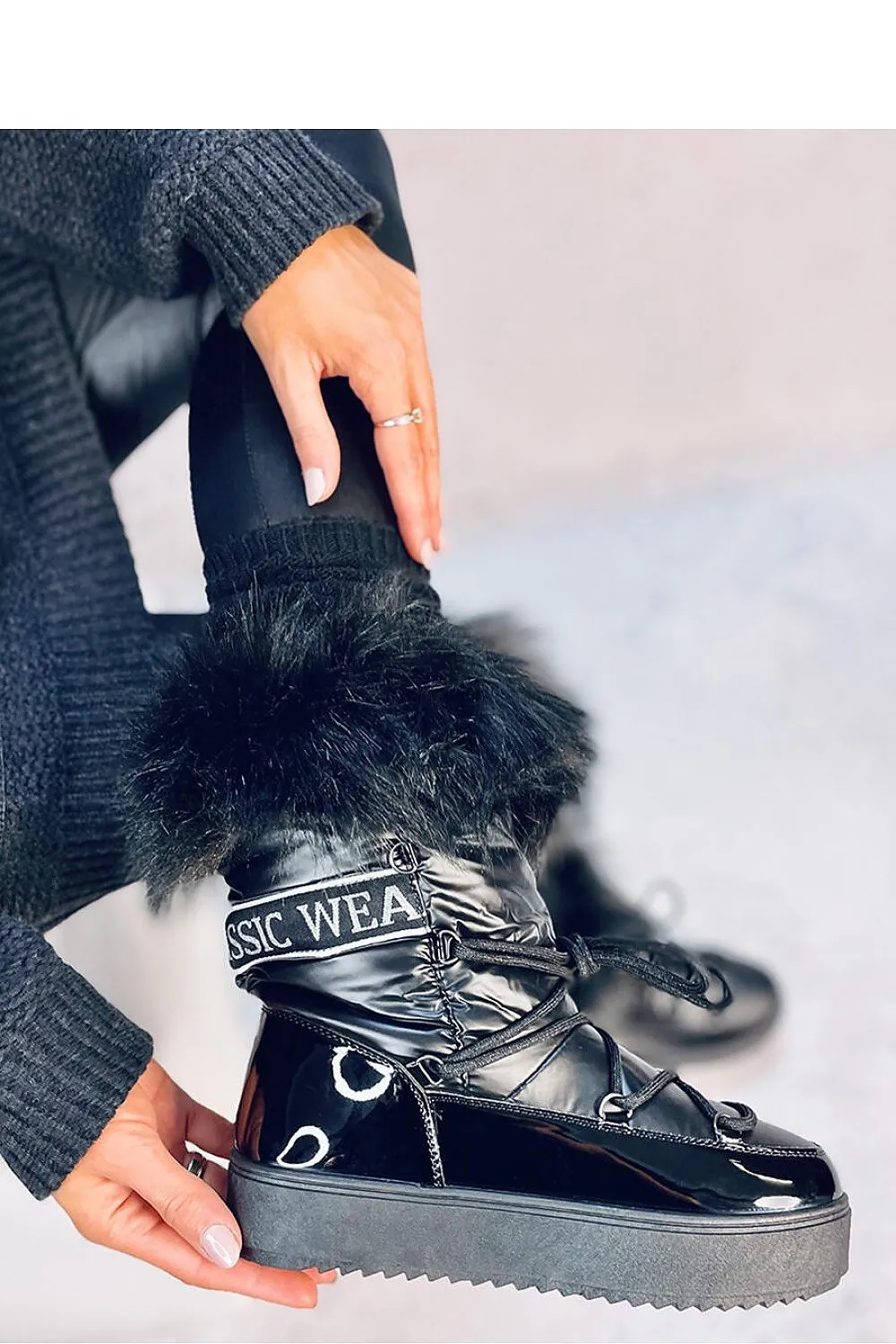 Snow boots