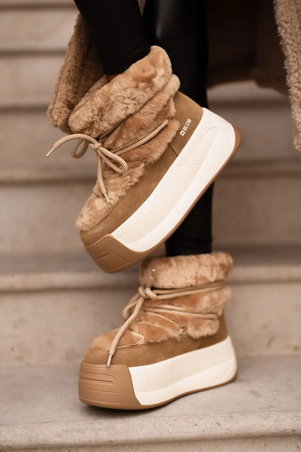 Snow boots