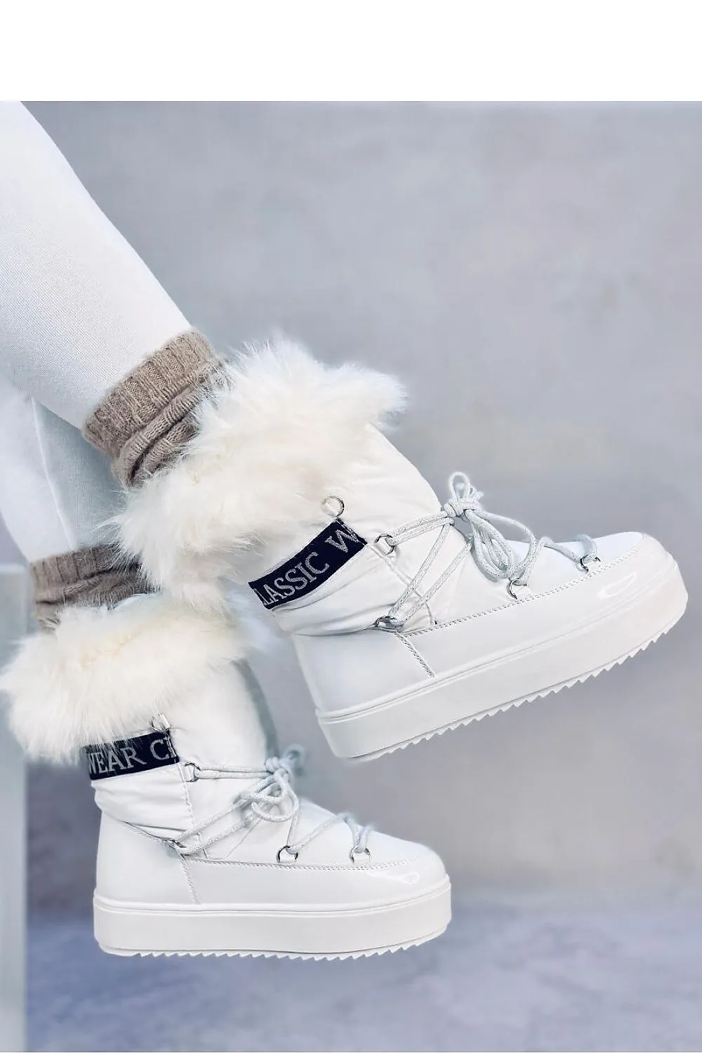 Snow boots