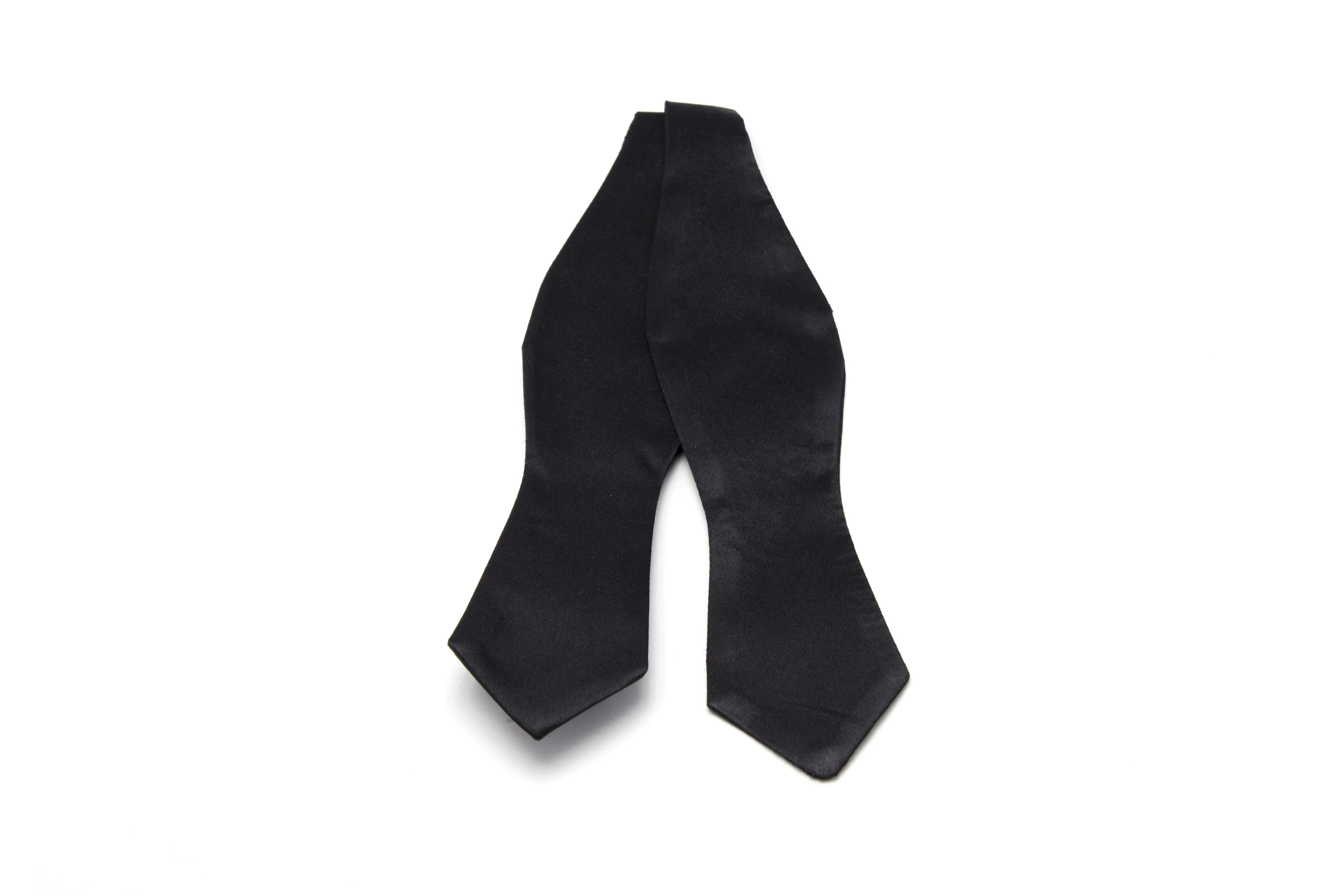 THE CLASSIC - SILK BOWTIE (DIAMOND TIP)