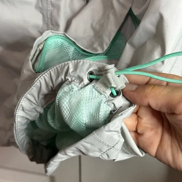 The North Face Women's S Dryvent Rain Jacket Mesh Lining Mint Green &amp; Gray