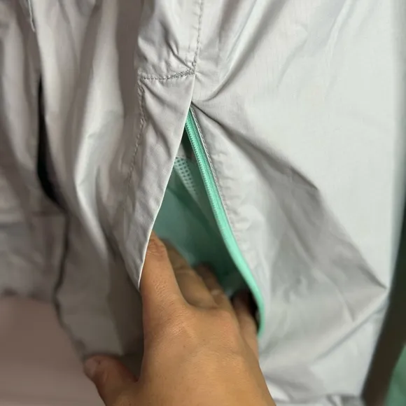 The North Face Women's S Dryvent Rain Jacket Mesh Lining Mint Green &amp; Gray