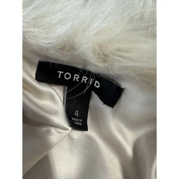 TORRID Cream Faux Fur Crop Jacket sz 4 X