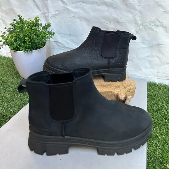 UGG Ashton Chelsea black Boot for Kids size 3 gently used