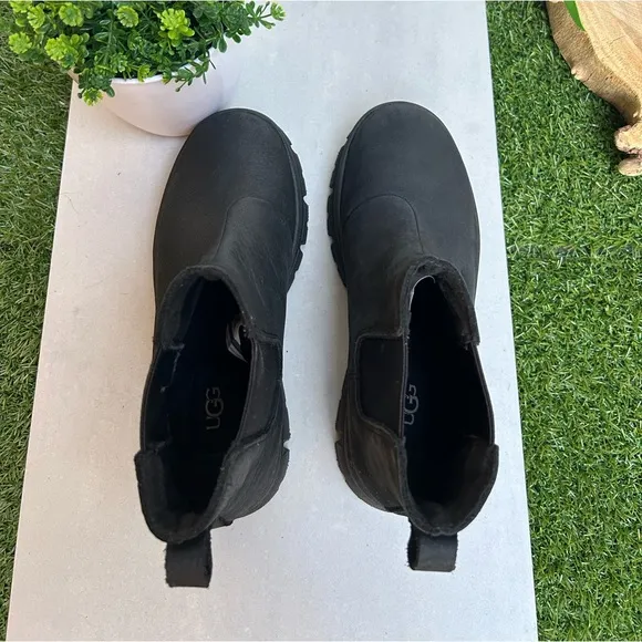 UGG Ashton Chelsea black Boot for Kids size 3 gently used