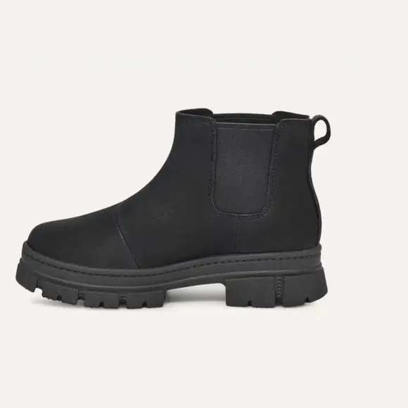 UGG Ashton Chelsea black Boot for Kids size 3 gently used