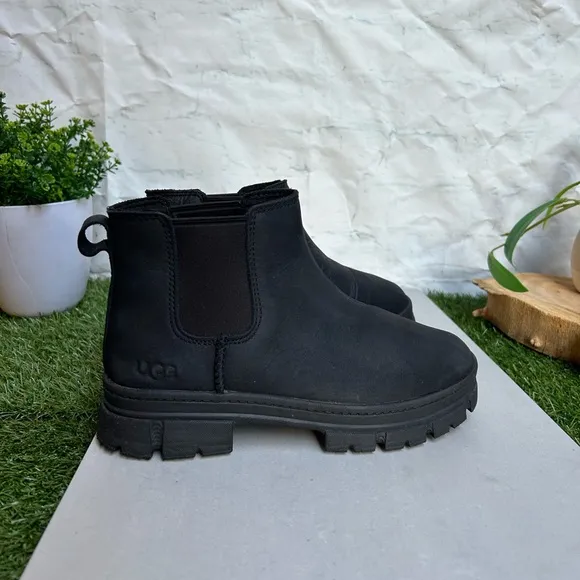UGG Ashton Chelsea black Boot for Kids size 3 gently used